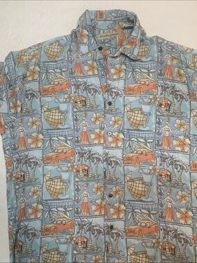 Munsingwear Light Blue Tropical Print Button-Up Shirt